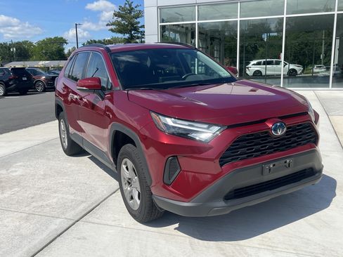 Used 2024 Toyota RAV4 LE AWD/4WD image 2
