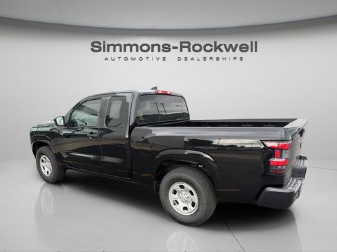 Used 2022 Nissan Frontier S RWD image 2