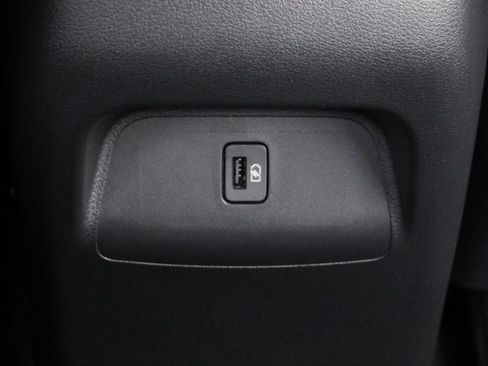 Certified 2025 Nissan Sentra SV image 39