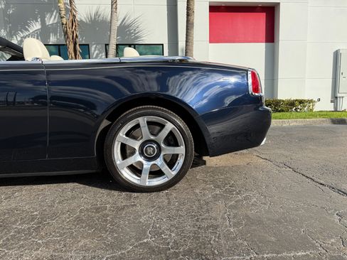 Used 2016 Rolls-Royce Dawn image 13