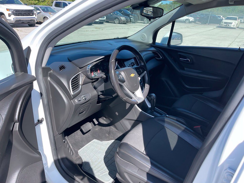 Used 2019 Chevrolet Trax LT w/ LT Convenience Package FWD image 12