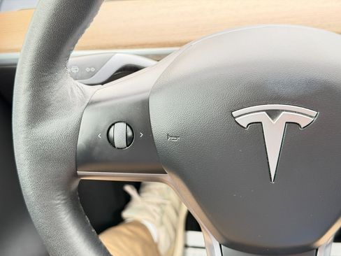 Used 2022 Tesla Model Y Long Range image 72