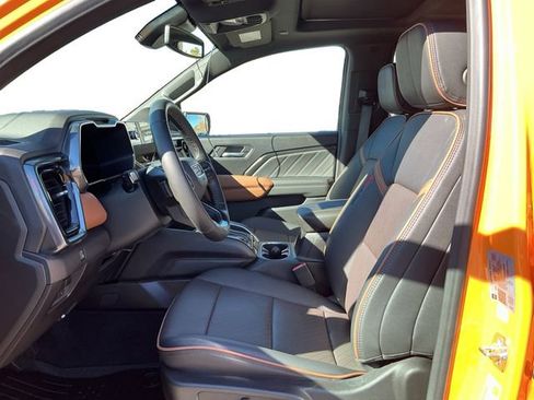 Used 2025 GMC Canyon AT4 w/ Nightfall Edition image 3