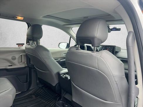 Used 2023 Toyota Sienna XLE image 22