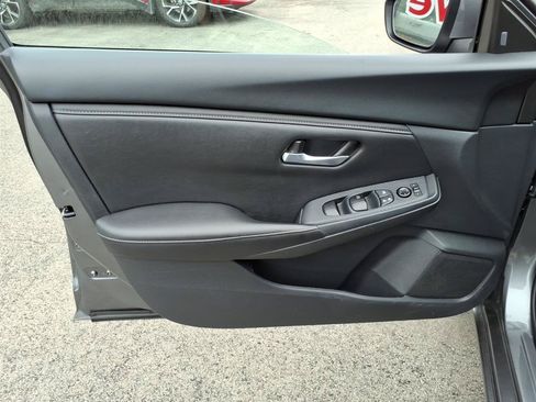 Used 2025 Nissan Sentra SV FWD image 10
