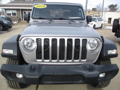 Used 2020 Jeep Gladiator Sport w/ Quick Order Package 24S image 10
