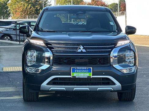 New 2025 Mitsubishi Outlander SE image 10