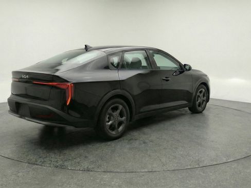 Used 2025 Kia K4 LXS image 9