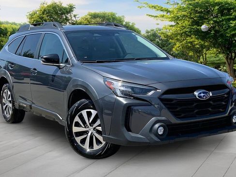 Used 2024 Subaru Outback Premium AWD/4WD image 3