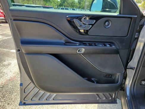Certified 2022 Lincoln Aviator Reserve w/ Equipment Group 201A RWD image 13