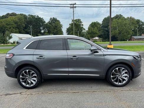Used 2022 Lincoln Nautilus Reserve w/ Luxury Package AWD/4WD image 9