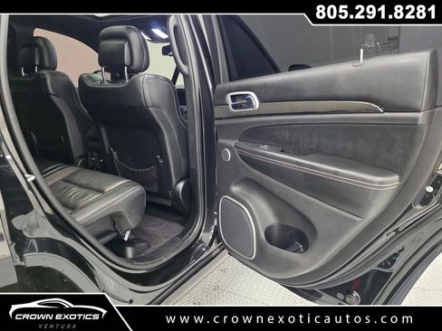 Used 2016 Jeep Grand Cherokee SRT image 15