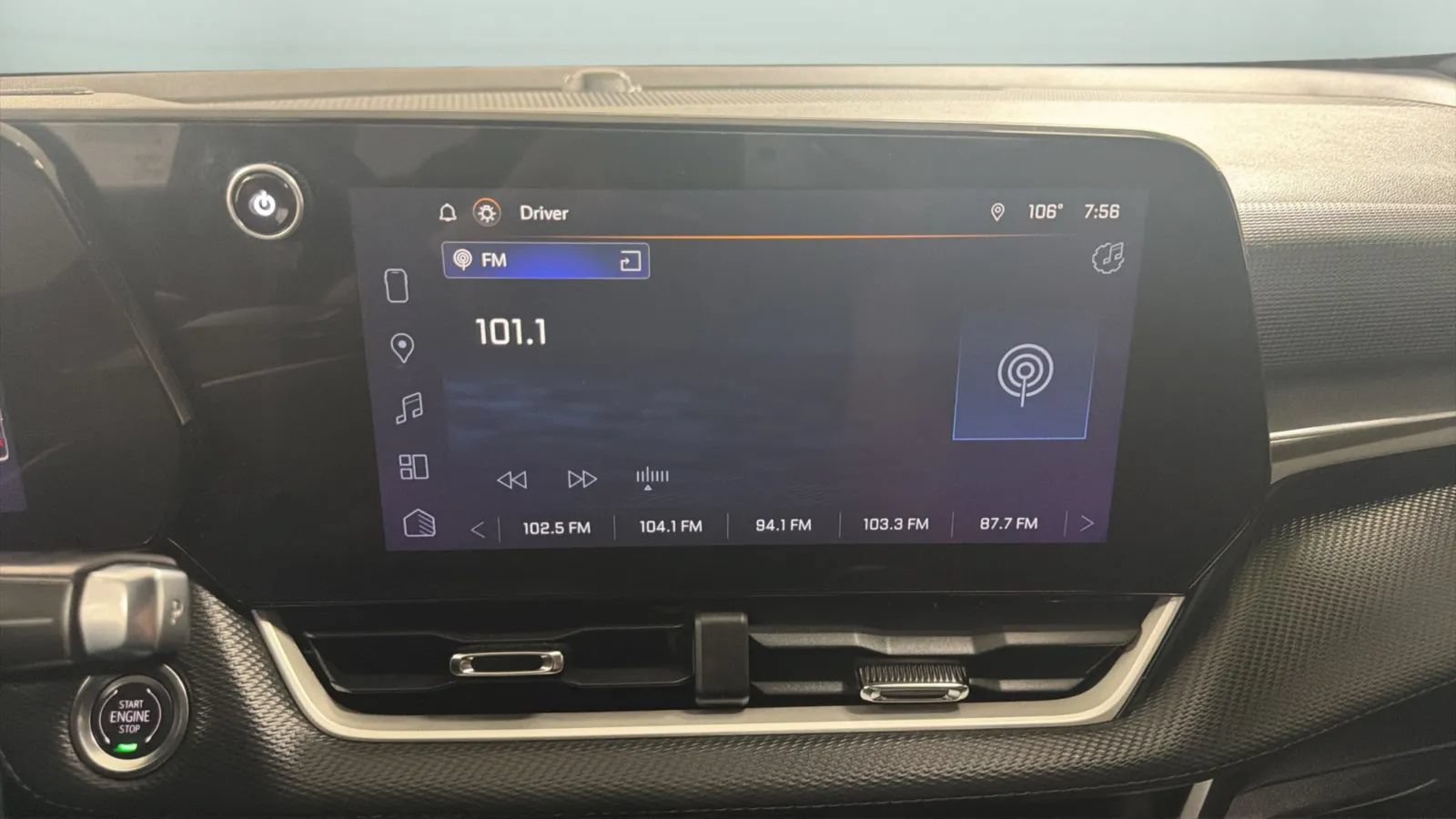 Used 2025 Chevrolet Equinox LT FWD image 13