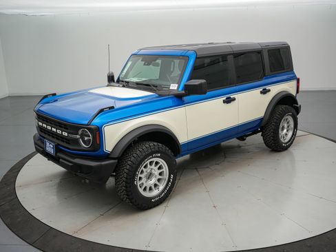 New 2025 Ford Bronco 4-Door image 9