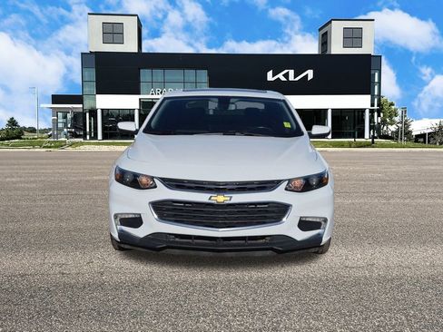Used 2018 Chevrolet Malibu LT image 3