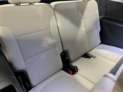 Used 2022 Chevrolet Traverse LS image 26