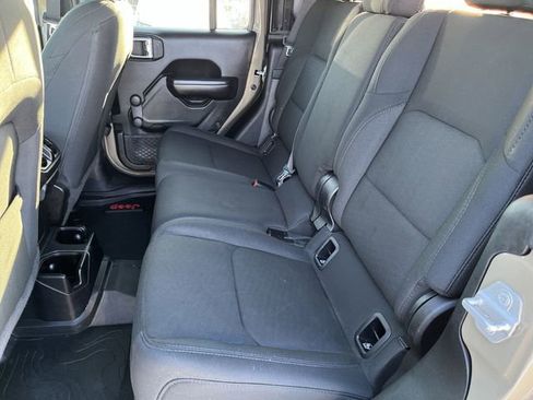 Used 2020 Jeep Gladiator Sport image 26