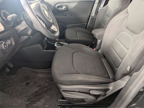 Used 2018 Jeep Renegade Latitude w/ UConnect 8.4 Nav Group image 12