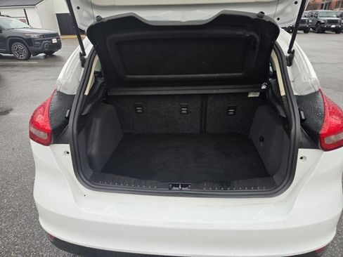 Used 2018 Ford Focus SE w/ Cold Weather Package image 22