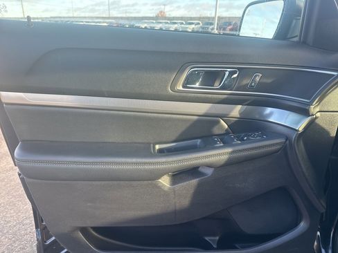 Used 2019 Ford Explorer XLT w/ Equipment Group 201A image 28
