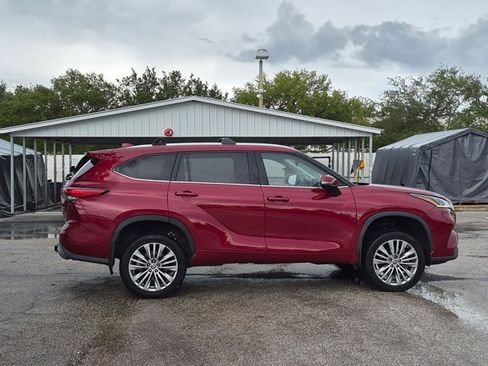 Used 2022 Toyota Highlander Platinum AWD/4WD image 4