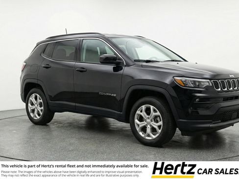 Used 2025 Jeep Compass Latitude AWD/4WD image 1