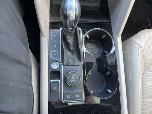Used 2019 Volkswagen Atlas SEL Premium AWD/4WD image 25