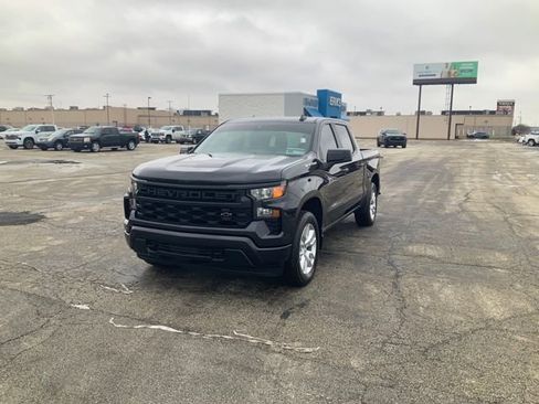 Used 2023 Chevrolet Silverado 1500 Custom image 2