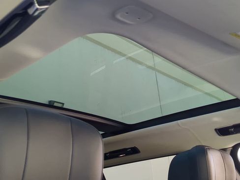 New 2025 Land Rover Range Rover Long Wheelbase Autobiography image 19