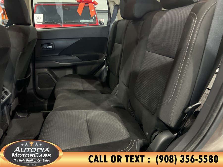 Used 2019 Mitsubishi Outlander ES FWD image 17