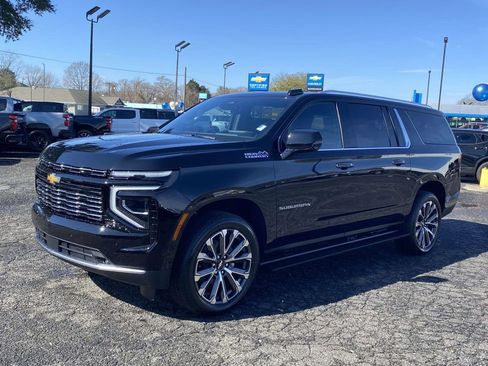 New 2026 Chevrolet Suburban High Country AWD/4WD image 3