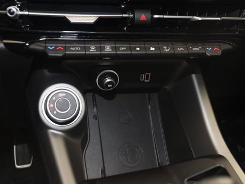 Used 2024 Alfa Romeo Tonale Ti image 31