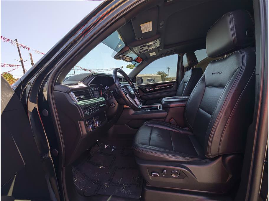 Used 2021 GMC Yukon XL Denali w/ Denali Premium Package AWD/4WD image 9