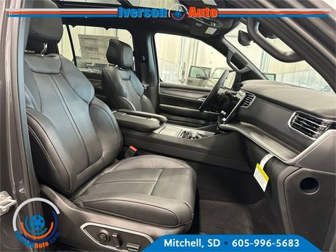 New 2026 Jeep Grand Wagoneer L Limited image 38