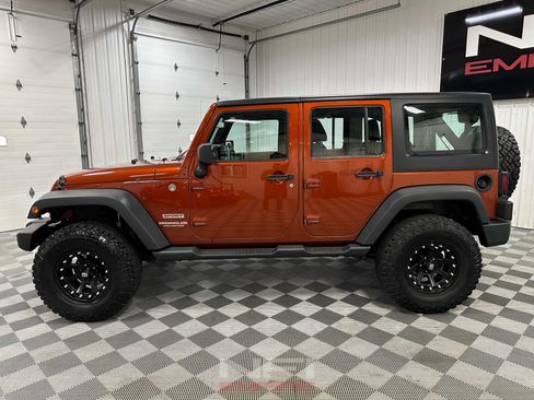 Used 2014 Jeep Wrangler Unlimited Sport w/ Connectivity Group AWD/4WD image 2