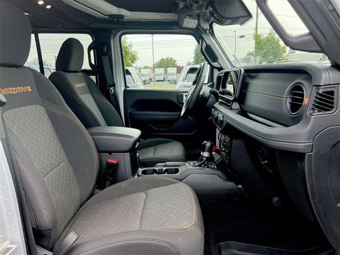 Used 2024 Jeep Gladiator Mojave w/ Safety Group image 21