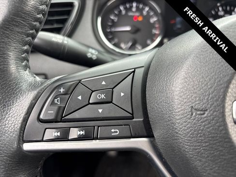 Used 2017 Nissan Rogue SV FWD image 12
