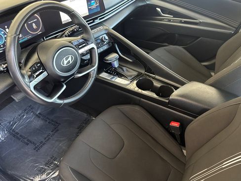 Used 2025 Hyundai Elantra SEL FWD image 10