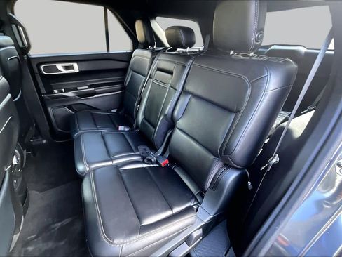 Used 2020 Ford Explorer XLT w/ Equipment Group 202A RWD image 21