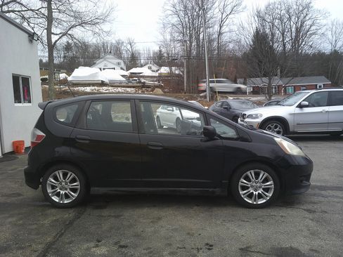 Used 2011 Honda Fit Sport image 4