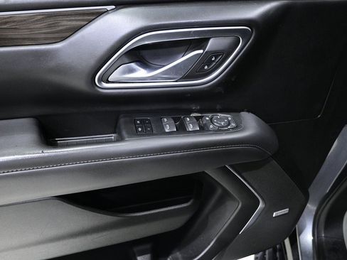 Used 2022 Chevrolet Suburban LT w/ Luxury Package image 20