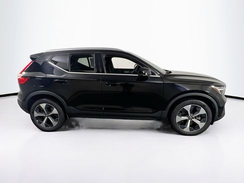 Used 2023 Volvo XC40 B4 Plus w/ Driver Assist Package image 4
