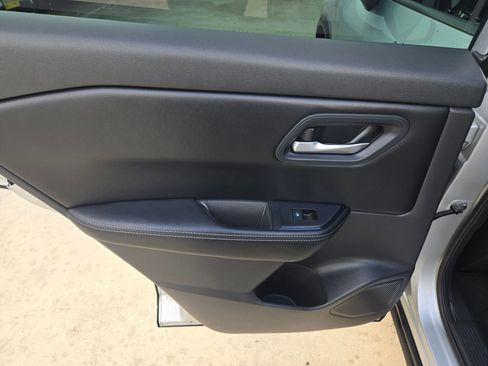 Certified 2025 Nissan Rogue SV FWD image 14