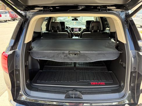 Used 2018 GMC Acadia Denali w/ Technology Package AWD/4WD image 8