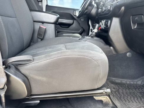 Used 2018 Jeep Wrangler Unlimited Sport S AWD/4WD image 11