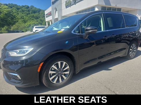 Used 2022 Chrysler Pacifica Touring-L FWD image 10
