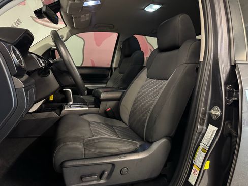 Used 2018 Toyota Tundra SR5 w/ SR5 Upgrade Package RWD image 17