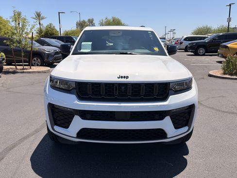 Used 2026 Jeep Grand Cherokee Limited AWD/4WD image 8