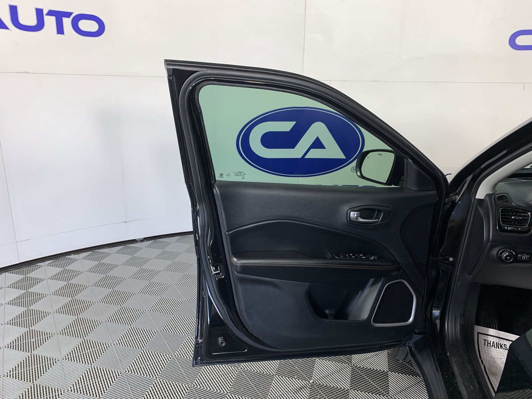 Used 2018 Jeep Compass Limited w/ Navigation Group AWD/4WD image 13