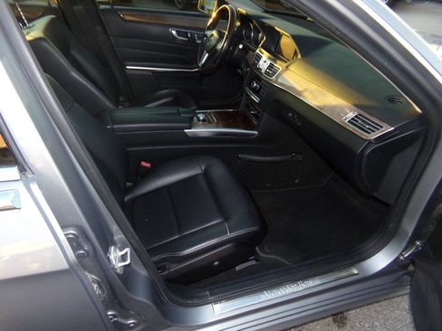 Used 2014 Mercedes-Benz E 350 4MATIC Sedan image 20